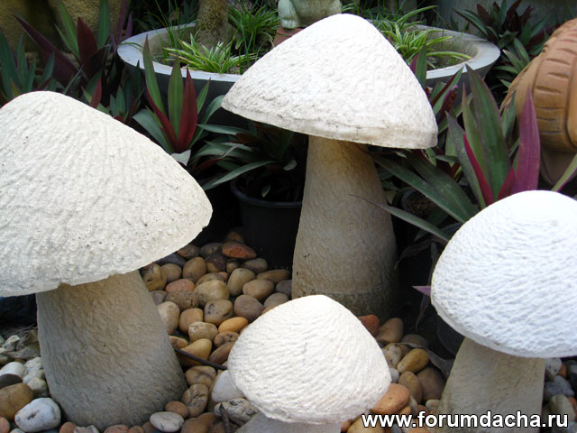грибы, фигурки грибов, грибы в саду